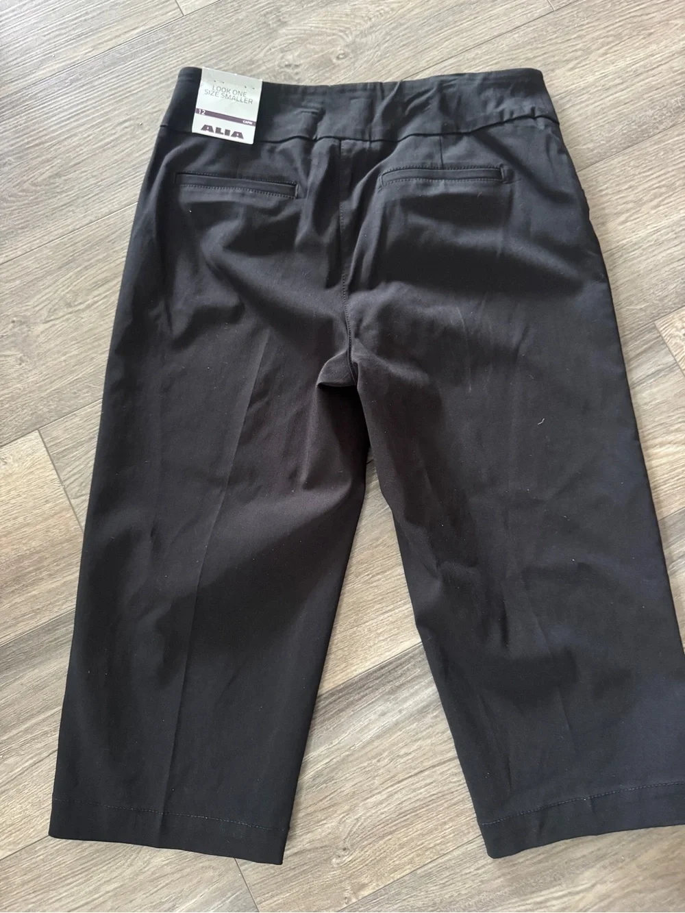 NWT Black Slimming Tummy Control Capri Pants Size 12 - Picture 9 of 11